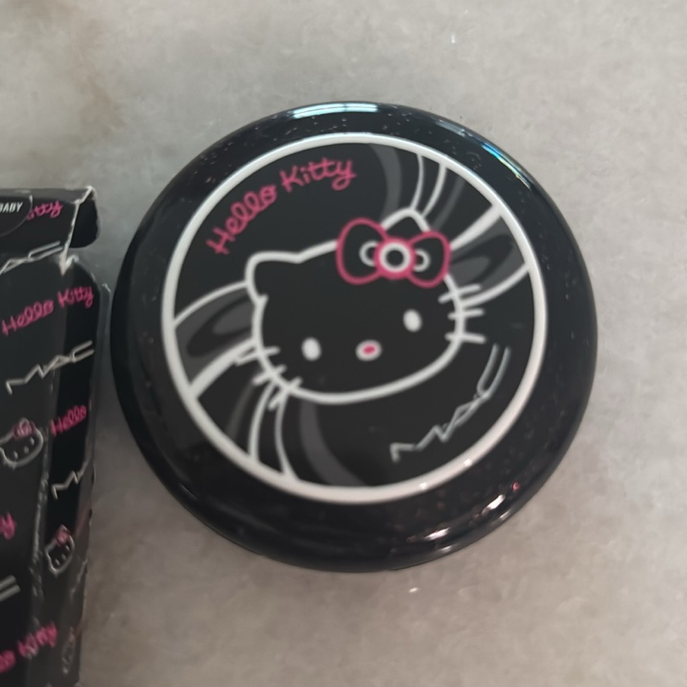 MAC Cosmetics Hello Kitty - Picture 3 of 4